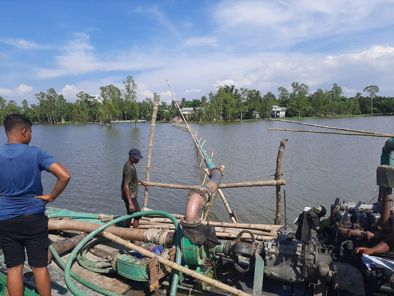 লাখাইয়ে সরকারী আদেশ অমান্য করে অবৈধভাবে বালু ব্যবসা করার অপরাধে জরিমানা