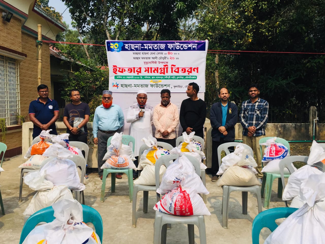 কুলাউড়ায় হাছনা-মমতাজ ফাউন্ডেশনের ইফতার সামগ্রী বিতরণ